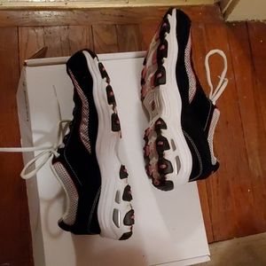 Sketchers D Lites.